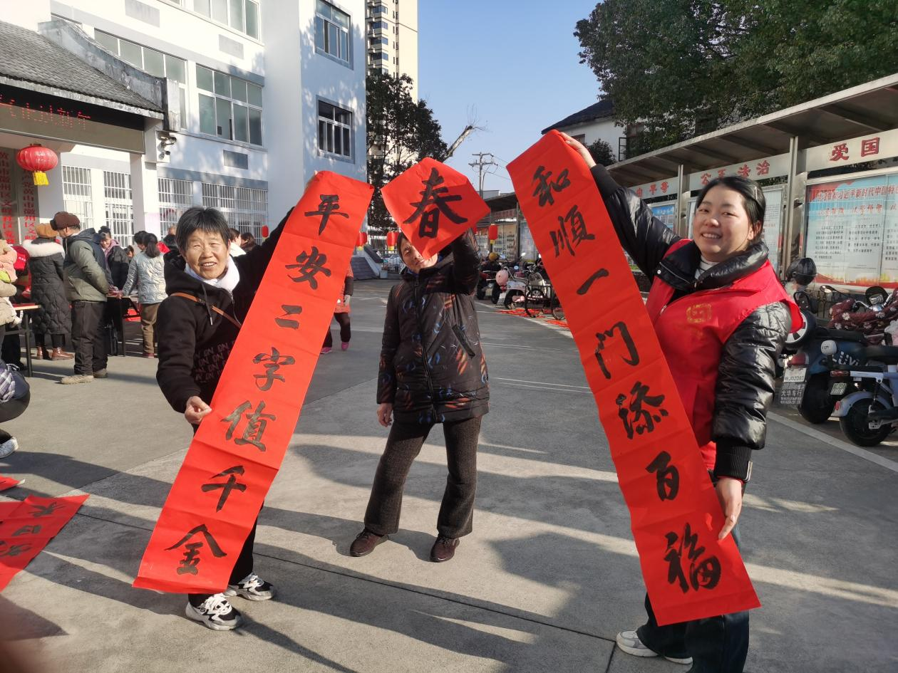 誠(chéng)意服務(wù) 共迎美好新春——豐潤(rùn)公司開(kāi)展“我們的節(jié)日·春節(jié)”便民服務(wù)日活動(dòng)