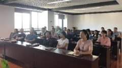 區(qū)國(guó)投集團(tuán)組織收看《抗日戰(zhàn)爭(zhēng)勝利75周年向抗戰(zhàn)烈士敬獻(xiàn)花籃》現(xiàn)場(chǎng)直播